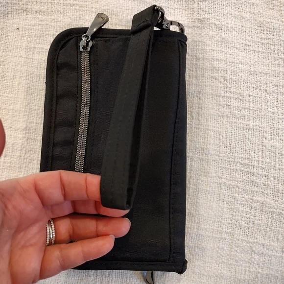 Lug Tandem SE RFID Wristlet Black Zip Wallet Black NWOT - Picture 5 of 7